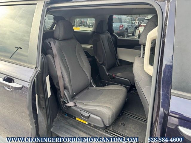 2023 Kia Carnival LX