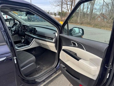 2023 Kia Carnival LX