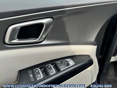 2023 Kia Carnival LX