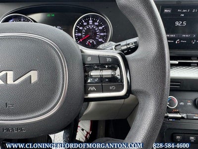 2023 Kia Carnival LX