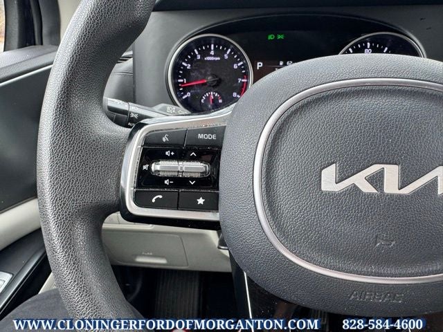 2023 Kia Carnival LX