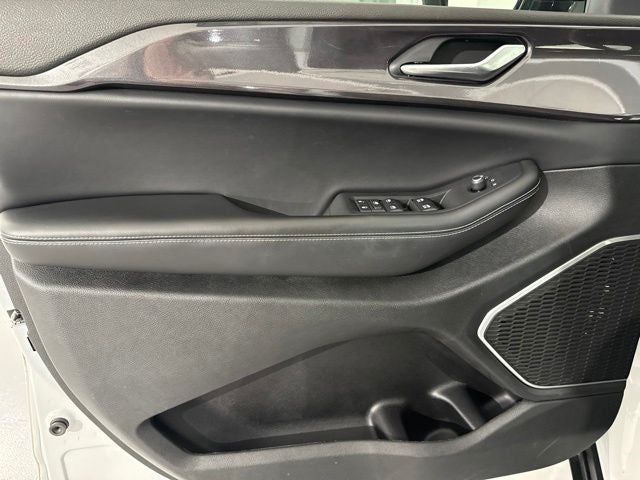 2022 Jeep Grand Cherokee Altitude