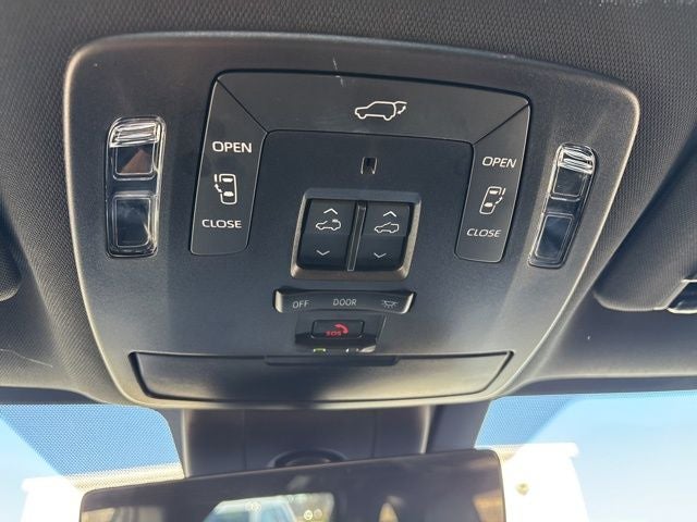 2025 Toyota Sienna Platinum 7 Passenger