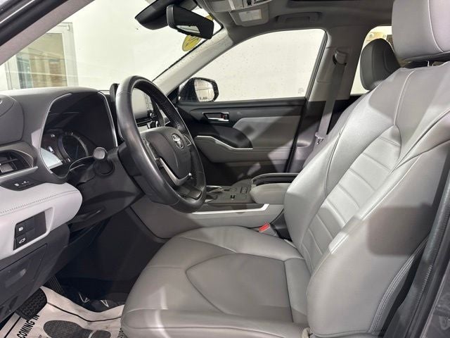 2022 Toyota Highlander Hybrid XLE