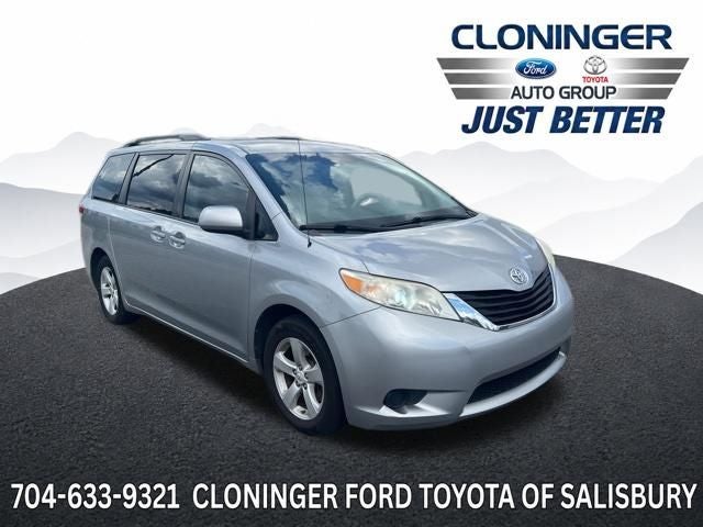 2012 Toyota Sienna LE 8 Passenger